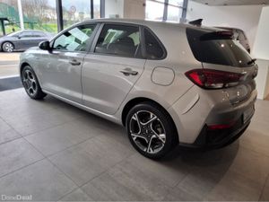 Hyundai i30 NLINE 5DR PETROL - Image 4