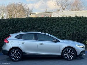 Volvo V40 D4 CROSS COUNTRY 2.0 D // PAN ROOF // VE - Image 3