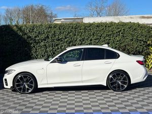 BMW 3-Series 330e M-SPORT COMPETITION 2.0 HYBRID * - Image 3