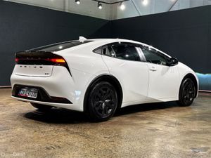 Toyota Prius HYBRID 1.8 AUTOMATIC - APPLE CAR PLAY - Image 4