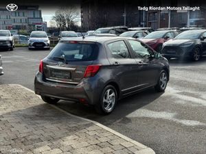 Toyota Yaris YARIS HYBRID LUXURY MC - Image 2