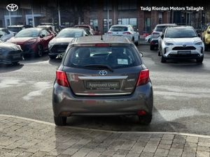 Toyota Yaris YARIS HYBRID LUXURY MC - Image 4