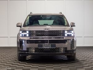 242 Hyundai Santa Fe Premium Calligraphy 7 Seater - Image 2