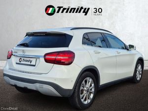 Mercedes-Benz GLA ** COMPACT LUXURY CROSSOVER ** 1 - Image 3