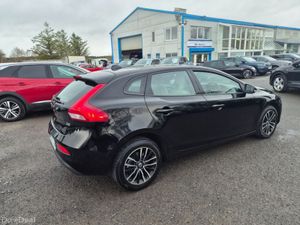Volvo V40 D2 MOM ED 5DR - Image 2