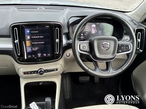 Volvo XC40 D3 FWD AUTOMATIC 150 MOMENTUM - Image 4