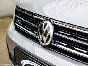2018 VOLKSWAGEN TIGUAN R-LINE - Image 3