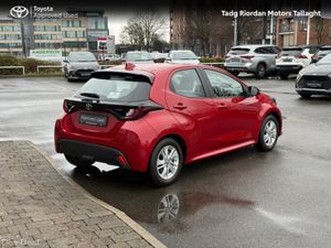 Toyota Yaris 1.5 HYBRID LUNA - Image 2