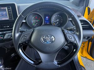 Toyota C-HR 1.8 HYBRID // 18" DIAMOND CUT ALLOYS / - Image 4