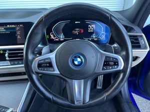 BMW 3-Series 330e M-SPORT COMPETITION 2.0 HYBRID / - Image 4