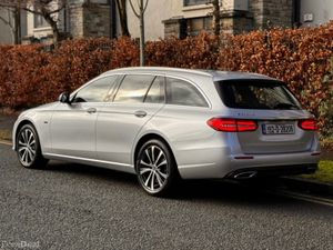 192 Mercedes-Benz E-Class Premium - Image 3