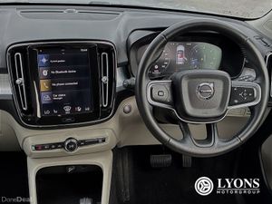 Volvo XC40 D3 FWD AUTOMATIC 150 MOMENTUM - Image 4