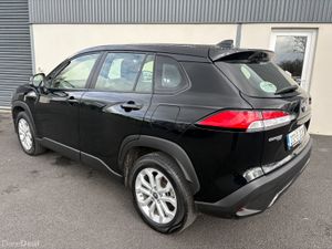 232 Toyota Corolla Cross 1.8 Hybrid Luna Auto - Image 3