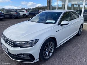 2022 Volkswagen Passat R-LINE 2.0 TDI MANUAL 6SPEE - Image 2