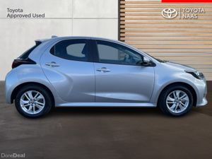 Toyota Yaris 1.5 HYBRID LUNA 4DR AUTO - Image 3