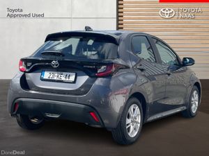 Toyota Yaris 1.5 HYBRID LUNA 4DR AUTO - Image 2