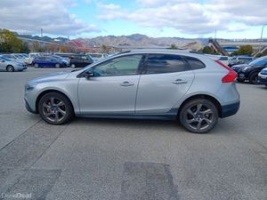 Volvo V40 2.0 D4 CROSS COUNTRY SE LUXURY DIESEL 19 - Image 4