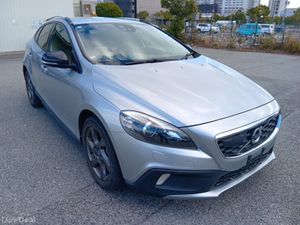 Volvo V40 2.0 D4 CROSS COUNTRY SE LUXURY DIESEL 19 - Image 2