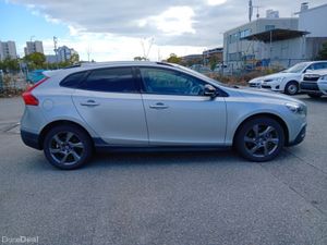 Volvo V40 2.0 D4 CROSS COUNTRY SE LUXURY DIESEL 19 - Image 3