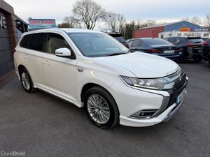 4X4 Plug-in Hybrid - High Spec - Like New - Image 4