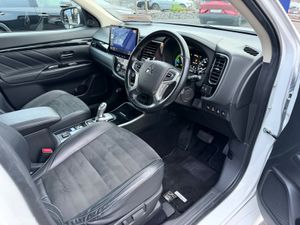 4X4 Plug-in Hybrid - High Spec - Like New - Image 2