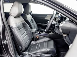 Citroen C5 X PLUS 1.2 Petrol Hybrid Auto 145HP - Image 3