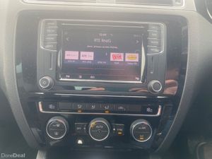 Volkswagen Jetta Auto Diesel - Image 4