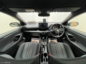 Toyota Yaris 1.5 HYBRID X Automatic, Reversing cam - Image 2