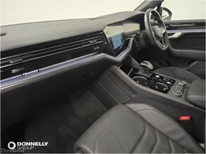 Volkswagen Touareg Diesel Estate Black Edition - Image 3