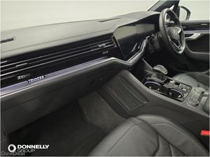 Volkswagen Touareg Diesel Estate Black Edition - Image 3