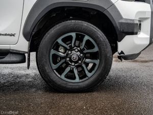 Toyota Hilux INVINCIBLE X 4WD D-4D DCB - Image 3