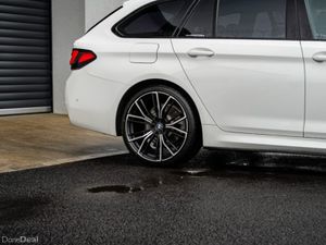 BMW 5-Series 520D M SPORT TOURING - Image 3