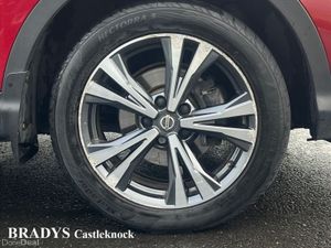 Nissan Qashqai Diesel SV PREMIUM--Panoramic Glass - Image 4