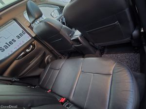 161 Nissan Qashqai 1.6D Tekna Low Miles High Spec - Image 3