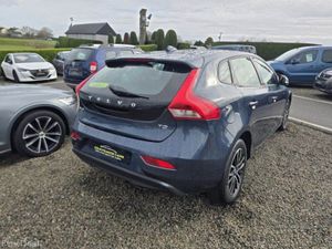 Volvo V40 Momentum - Image 4