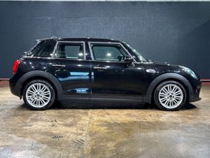 Mini Cooper 1.5 5DR Auto - Image 3