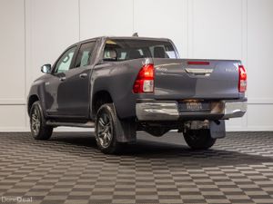 2025 Toyota Hilux SR5 5 Seat N1 Crewcab - Image 4