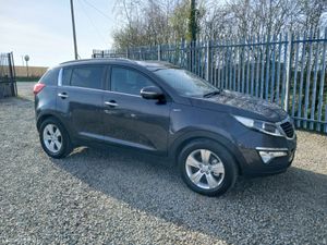 Rare 4x4 Kia Sportage 2012 AWD - Image 4