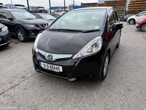 2012 Honda Fit Hybrid Automatic Comes/ car play - Image 4