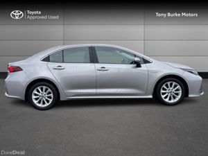 Toyota Corolla Saloon - Luna Edition - 1.8 Hybrid - Image 3