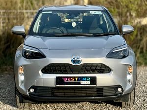 2024 Toyota Yaris Cross 1.5 Hybrid Luna Automatic - Image 4