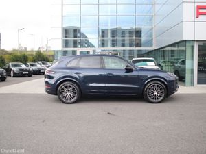 Porsche Cayenne E-Hybrid Black Edition - Image 4