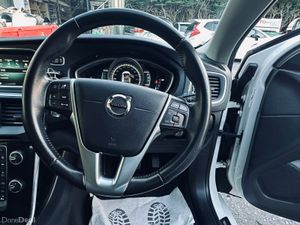 VOLVO V40 2017 2.0DIESEL D4 EDITION - Image 4