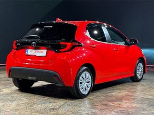 Toyota Yaris 1.5 HYBRID AUTOMATIC - CRUISE CONTROL - Image 4
