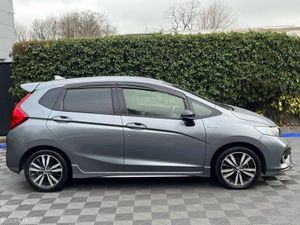 Honda Fit SPORT 1.5 HYBRID // DIAMOND CUT ALLOYS / - Image 2