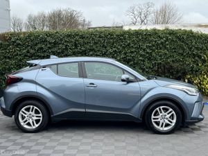 Toyota C-HR LUNA 1.8 HYBRID // REVERSE CAMERA // D - Image 2