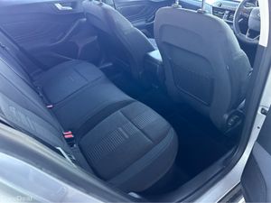 Ford Focus 1.0T 125 5DR - Image 3