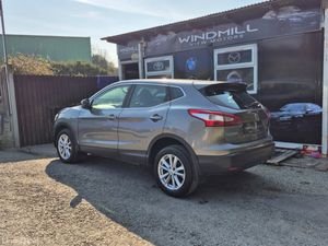 Nissan Qashqai 1.5 DSL SV CONNECT 4DR - Image 4