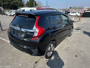 2014 HONDA FIT 1.5L HYBRID LEATHER PACKAGE - Image 4