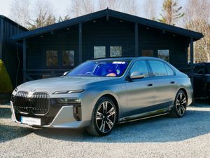 2025 BMW i7 M Sport Pro X-Drive 60 - Image 3